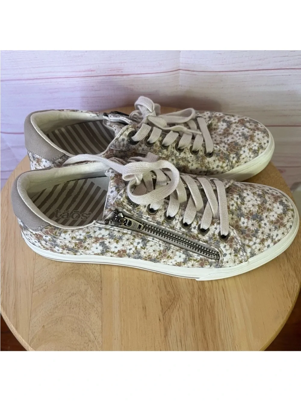 Taos Footwear Beige Floral Lace-Up Sneakers with Side Zipper - Picture 1 of 10